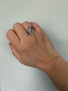 vintage Sterling Silver Wavy Ring - Silver approx sz 6.5 - 6.75